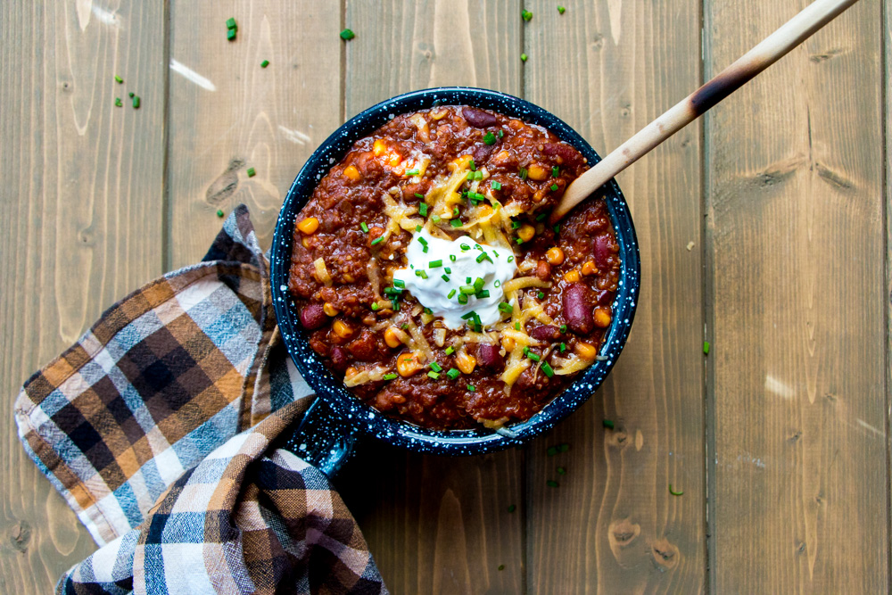 Dried chilies, adobo sauce, and vegetable stock provide rich flavor while beans and quinoa soak it all up in this 3 Bean and Quinoa Vegetarian Chili. | www.megiswell.com