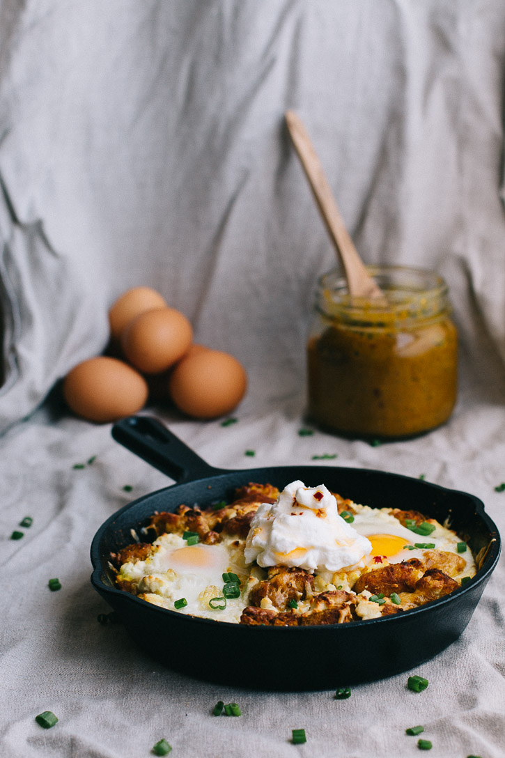 This Cheesy Thai Yellow Curry Tater Tot Bake has spice, warmth, melty cheese, and crunchy tater tots all topped with an egg or two, making it the perfect savory breakfast. | www.megiswell.com