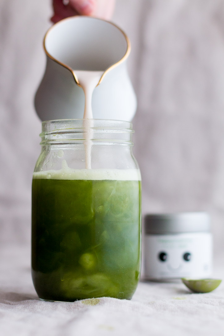 This Iced Matcha Latte is a sweet and light treat that’s easily made in a mason jar for fast summer fun. | www.megiswell.com